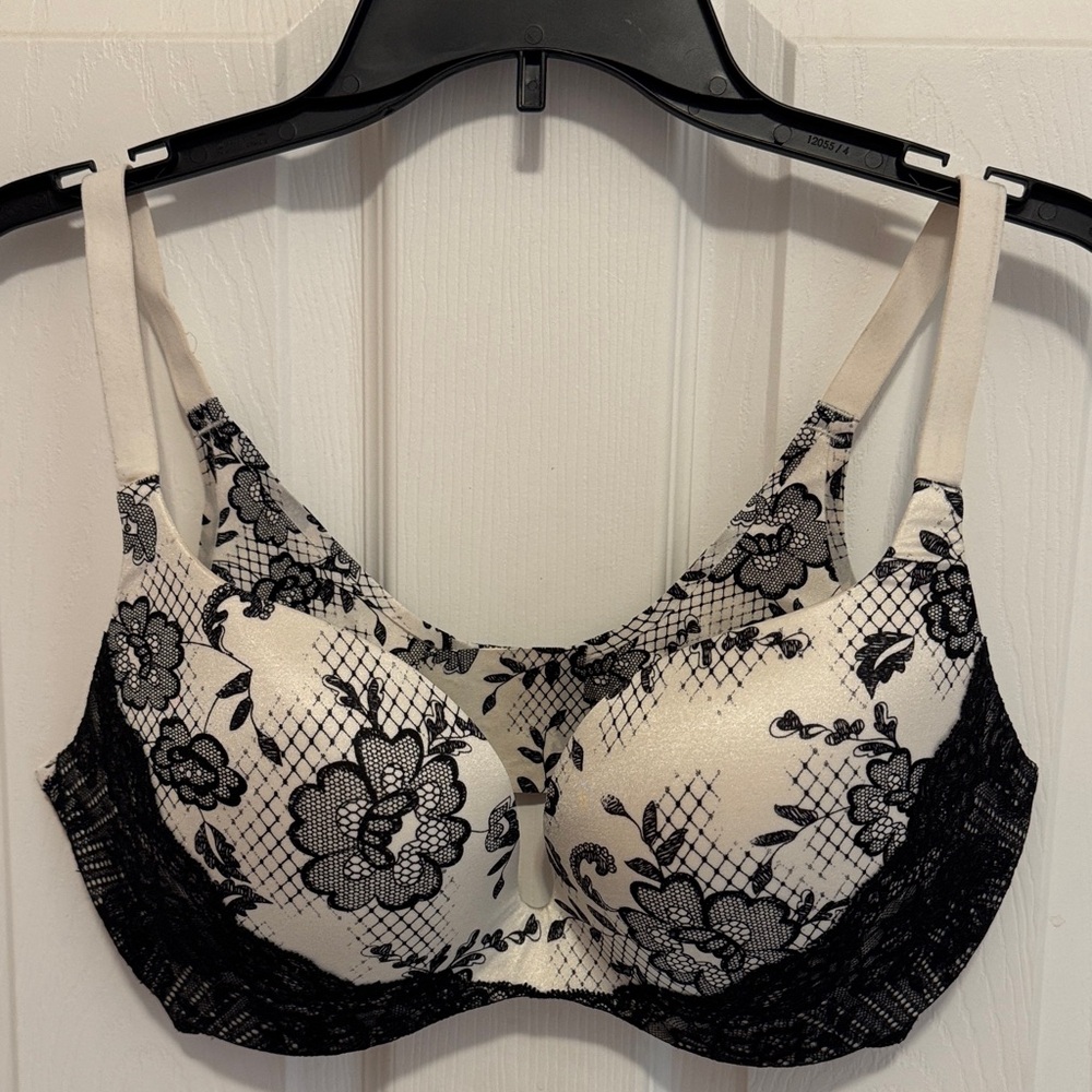 Victoria's Secret White and Black Floral Lace Push-up Bra